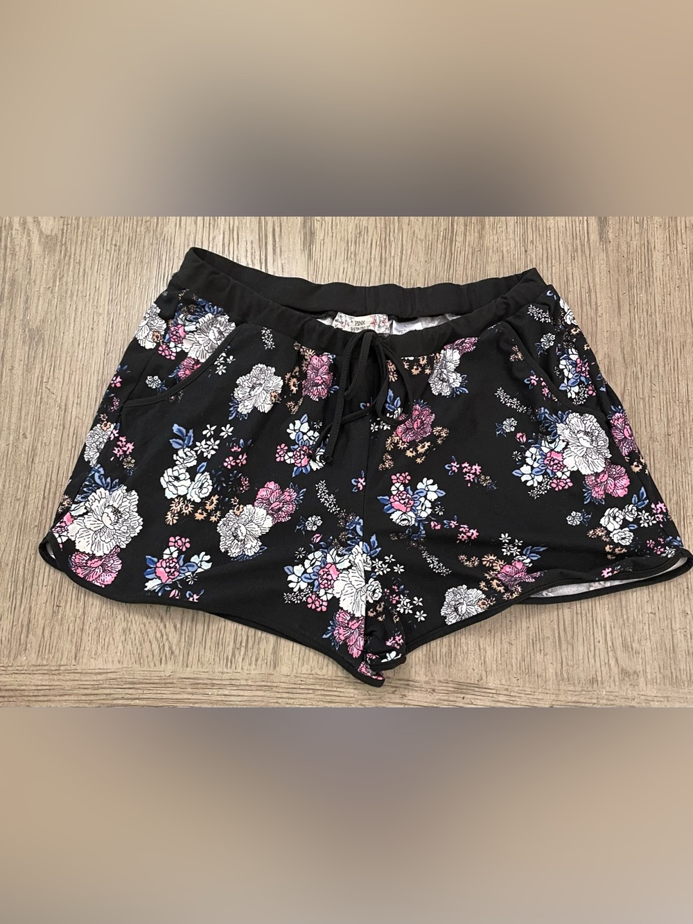 Pink Republic women’s shorts, black with florals, has pockets, super soft!